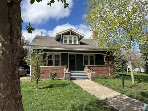 Exterior - 316 E 3rd St, Freeman, SD 57029 photo 2 of 14