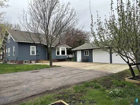 Exterior - 316 E 3rd St, Freeman, SD 57029 photo 7 of 14