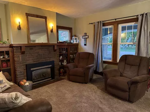 Living - 316 E 3rd St, Freeman, SD 57029 photo 4 of 8