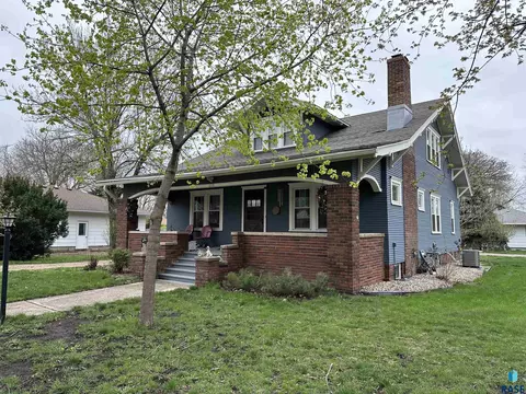 Exterior - 316 E 3rd St, Freeman, SD 57029 photo 3 of 14