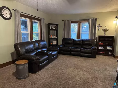 Living - 316 E 3rd St, Freeman, SD 57029 photo 7 of 8