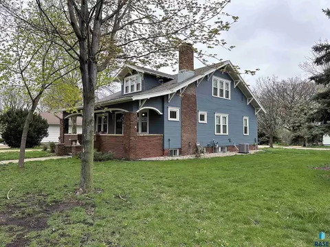 Exterior - 316 E 3rd St, Freeman, SD 57029 photo 4 of 14