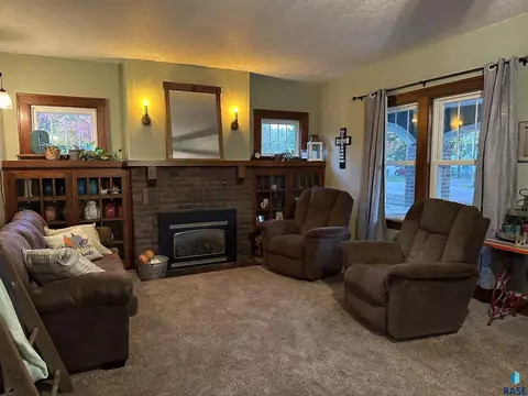 Living - 316 E 3rd St, Freeman, SD 57029 photo 3 of 8