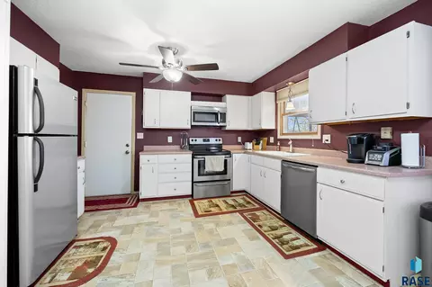 500 E 3rd St, Crooks, SD 57020 photo 10