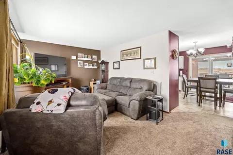 500 E 3rd St, Crooks, SD 57020 photo 8