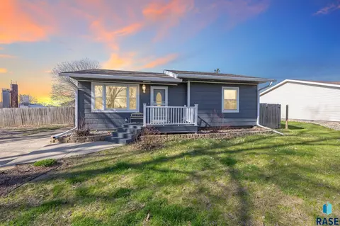 500 E 3rd St, Crooks, SD 57020 photo 1