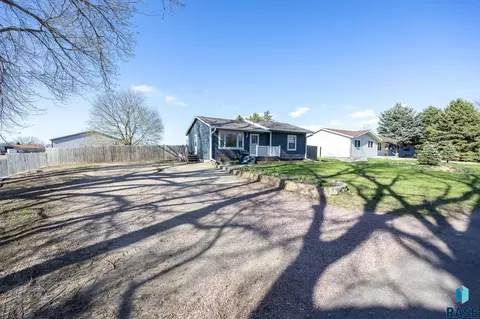 500 E 3rd St, Crooks, SD 57020 photo 4