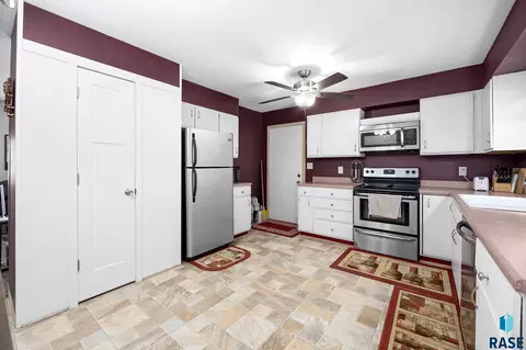 500 E 3rd St, Crooks, SD 57020 photo 11