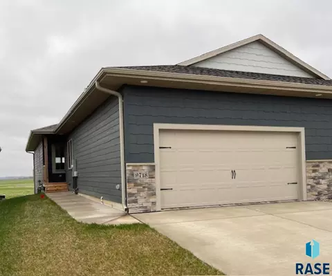 9718 W Broek Dr, Sioux Falls, SD 57106
