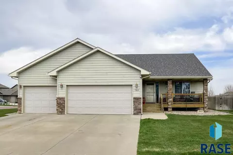 7812 Snapdragon St, Sioux Falls, SD 57106