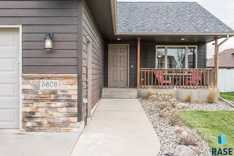 5608 S Culbert Ave, Sioux Falls, SD 57106 photo 4