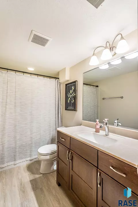 5608 S Culbert Ave, Sioux Falls, SD 57106 photo 17