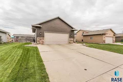 5608 S Culbert Ave, Sioux Falls, SD 57106 photo 3