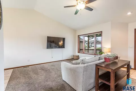 5608 S Culbert Ave, Sioux Falls, SD 57106 photo 7