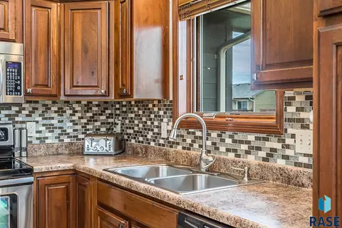 5608 S Culbert Ave, Sioux Falls, SD 57106 photo 10