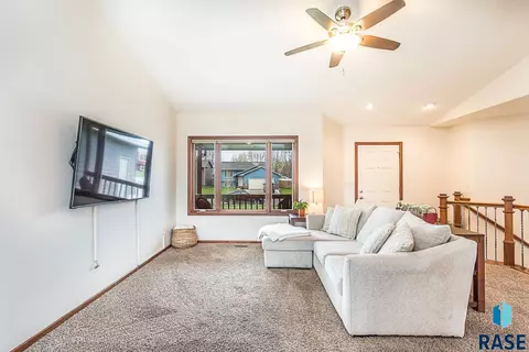 5608 S Culbert Ave, Sioux Falls, SD 57106 photo 8