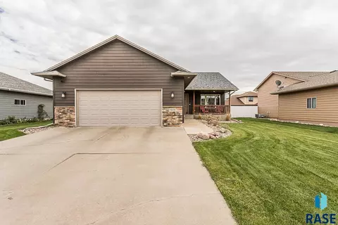 5608 S Culbert Ave, Sioux Falls, SD 57106 photo 1