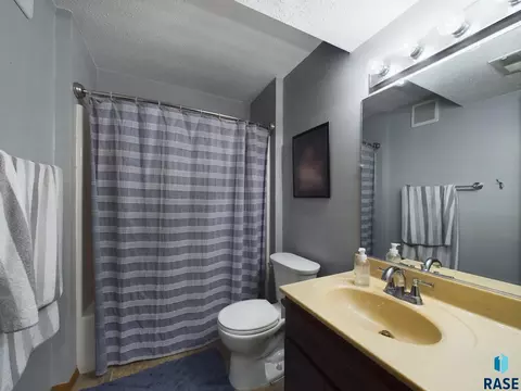 4403 E 33rd St, Sioux Falls, SD 57103 photo 25