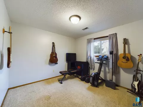4403 E 33rd St, Sioux Falls, SD 57103 photo 26