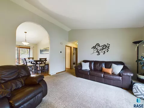 4403 E 33rd St, Sioux Falls, SD 57103 photo 7
