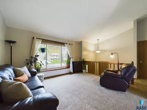 4403 E 33rd St, Sioux Falls, SD 57103 photo 8