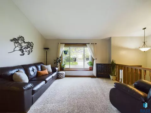 4403 E 33rd St, Sioux Falls, SD 57103 photo 6
