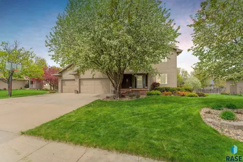 7100 W Selkirk Trl, Sioux Falls, SD 57106
