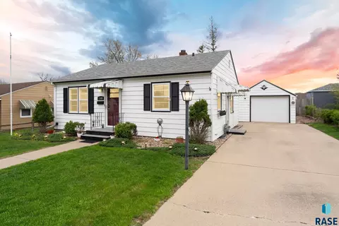2105 E Austin St, Sioux Falls, SD 57103 photo 1