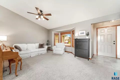 2012 S Shaw Ave, Sioux Falls, SD 57106 photo 7