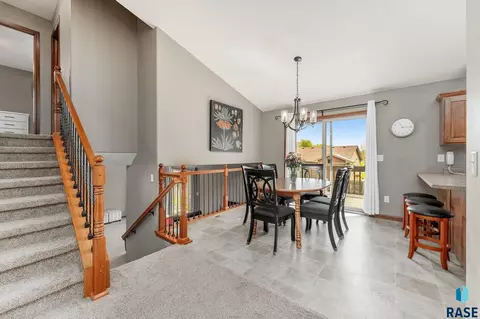 2012 S Shaw Ave, Sioux Falls, SD 57106 photo 5