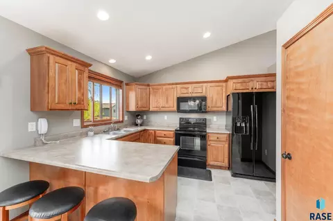 2012 S Shaw Ave, Sioux Falls, SD 57106 photo 2