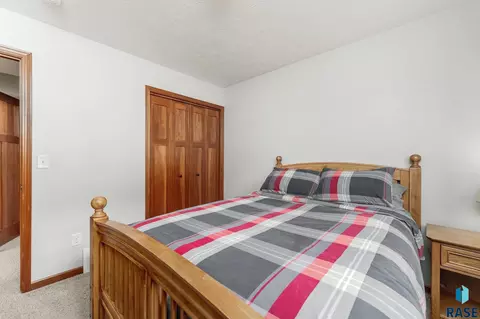 2012 S Shaw Ave, Sioux Falls, SD 57106 photo 17