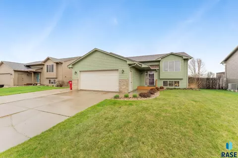 7012 W 61st St, Sioux Falls, SD 57106
