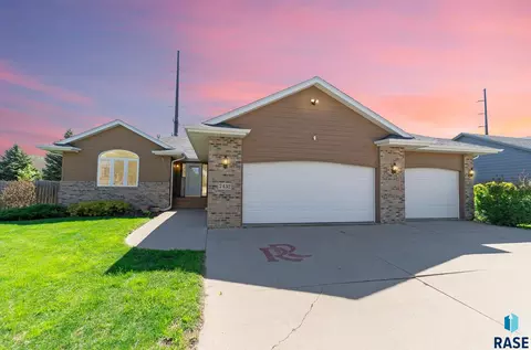 7432 W Legacy Ct, Sioux Falls, SD 57106