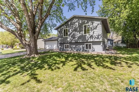 5708 W 56th St, Sioux Falls, SD 57106