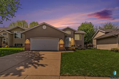 4909 S Dunlap Ct, Sioux Falls, SD 57106