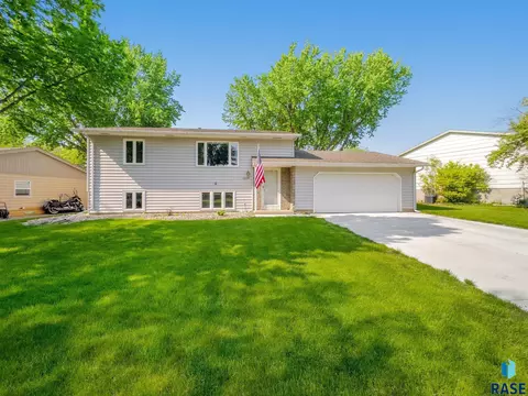 6209 W Cheyenne Dr, Sioux Falls, SD 57106