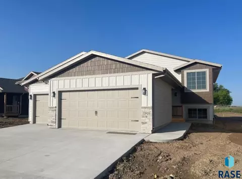 2905 S Lana Dr, Sioux Falls, SD 57106