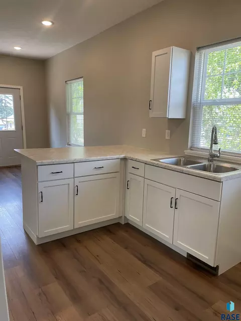 910 N Summit Ave, Sioux Falls, SD 57104 photo 9
