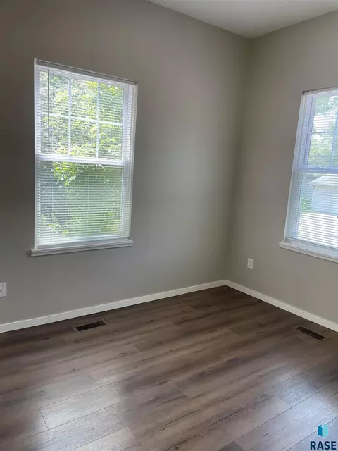 910 N Summit Ave, Sioux Falls, SD 57104 photo 12