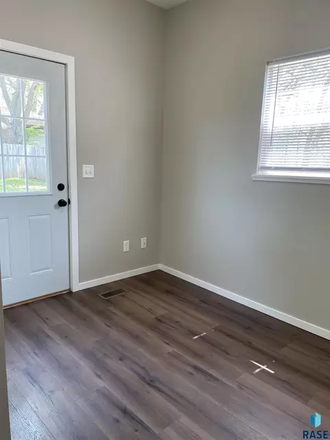 910 N Summit Ave, Sioux Falls, SD 57104 photo 14