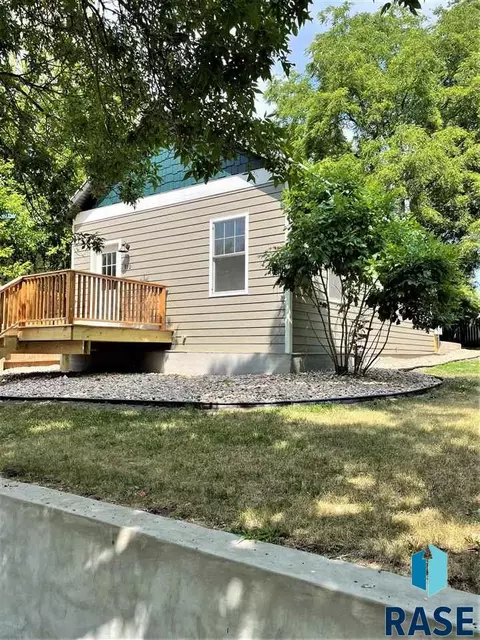 910 N Summit Ave, Sioux Falls, SD 57104 photo 3