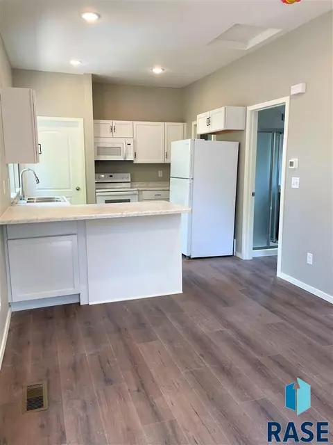 910 N Summit Ave, Sioux Falls, SD 57104 photo 5