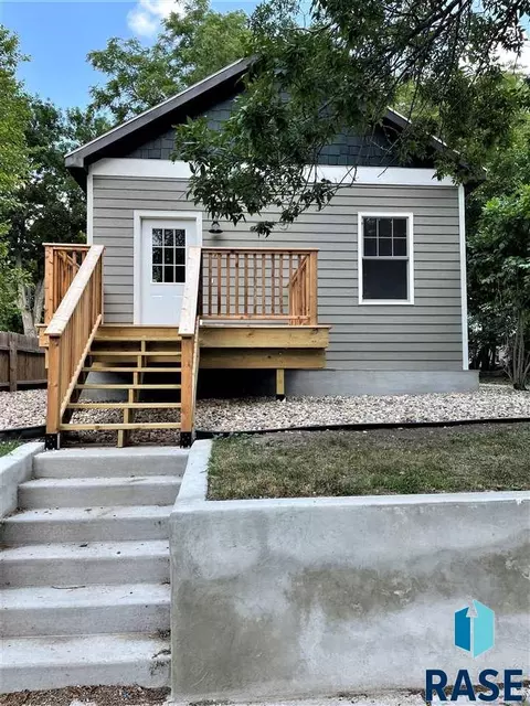 910 N Summit Ave, Sioux Falls, SD 57104 photo 1