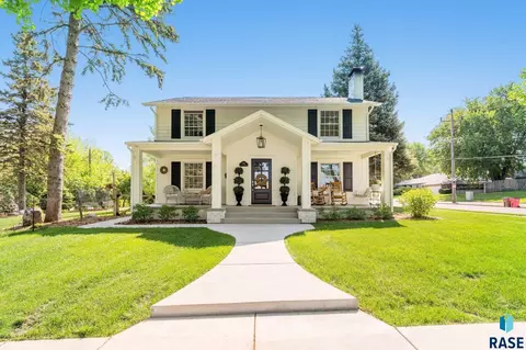 2436 S Center Ave, Sioux Falls, SD 57105