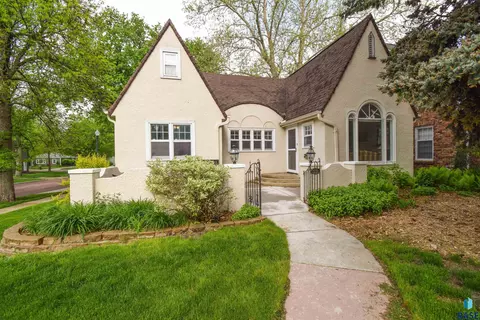 2219 S 1st Ave, Sioux Falls, SD 57105
