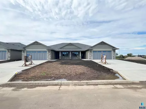 7007 E Copper Stone Cir, Sioux Falls, SD 57110 photo 1