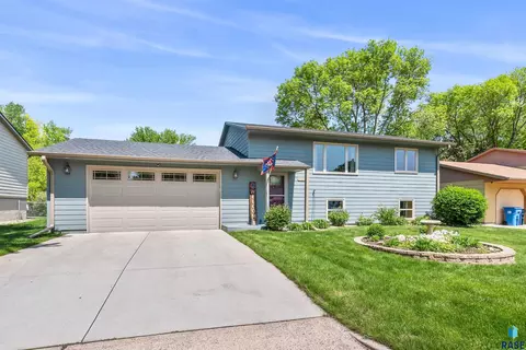 6520 W Essex Ct, Sioux Falls, SD 57106