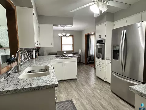 505 E 38th St, Sioux Falls, SD 57106 photo 7
