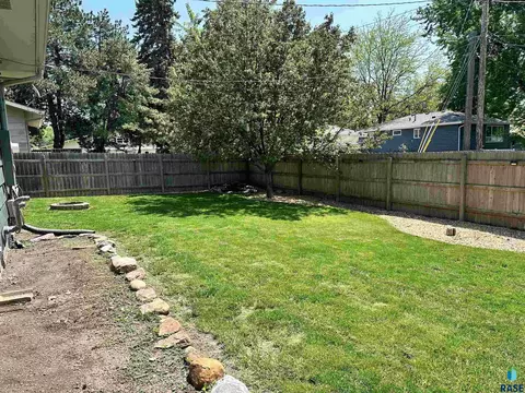 505 E 38th St, Sioux Falls, SD 57106 photo 28